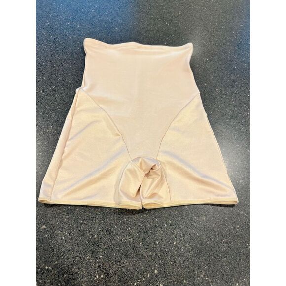 Under Where Luxury Collection Shapewear Bodysuit size M - Picture 3 of 4